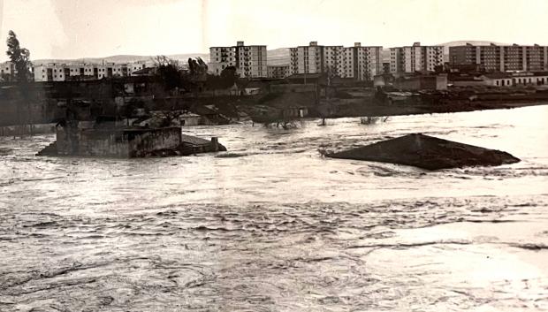 Un crecido Guadalquivir, a su paso por el Sector Sur