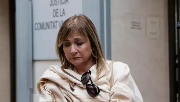 La madre de Marta Calvo, Marisol Burón, antes de entrar a la vista en la que reclama prisión permanente para el asesino de su hija.