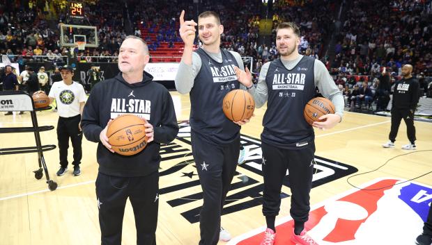 SALT LAKE CITY, UT - FEBRUARY 18: Nikola Jokic #15, Head Coach Michael Malone of the Denver Nuggets, and Luka Doncic #77 of the Dallas Mavericks looks on uring NBA All-Star Practice presented by AT&T as part of 2023 NBA All Star Weekend on Saturday, February 18, 2023 at the Jon M. Huntsman Center in Salt Lake City, Utah. NOTE TO USER: User expressly acknowledges and agrees that, by downloading and/or using this Photograph, user is consenting to the terms and conditions of the Getty Images License Agreement. Mandatory Copyright Notice: Copyright 2023 NBAE   Ned Dishman/NBAE via Getty Images/AFP (Photo by Ned Dishman / NBAE / Getty Images / Getty Images via AFP)