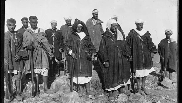 Guerreros con Abdelkrim, en el Rif oriental, Agence Rol 1922