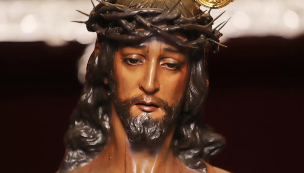 Nuestro Padre Jesús de las Penas en devoto besapiés
