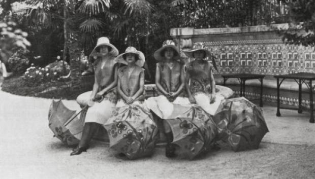Las hijas de los marqueses de Urquijo con los diseños de Sonia Delaunay, 1920