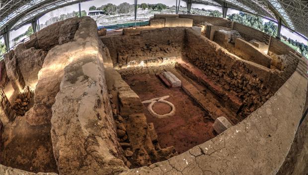 Lugar arqueológico de Cancho Roano, vista del lado oeste