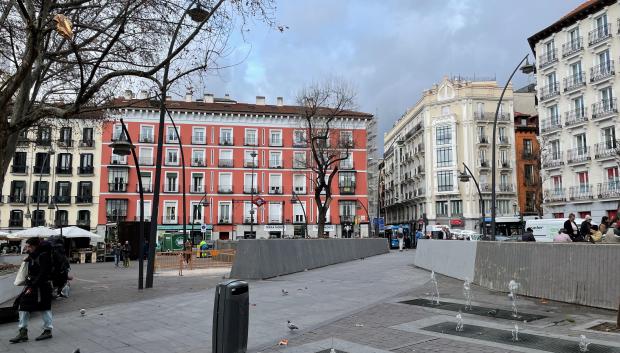 Pequeñas fuentes colocadas en Tirso de Molina