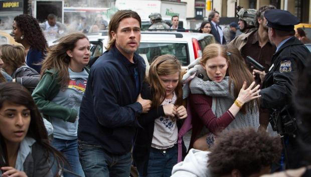 Brad Pitt y su familia tratan de huir del estallido de un virus zombie