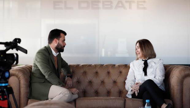La consejera de Cultura junto al redactor jefe de Madrid de El Debate, David Vicente Casado