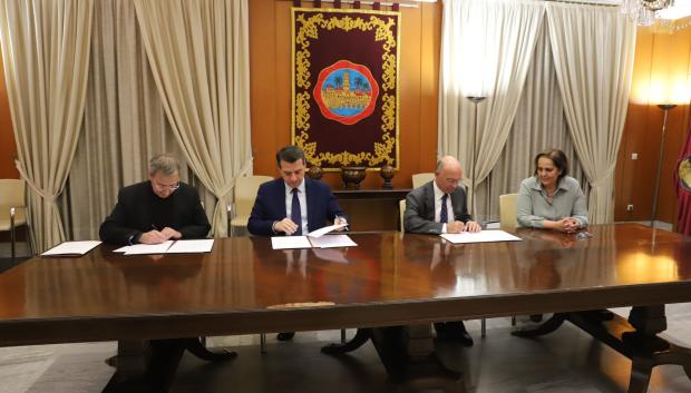 Firma del protocolo de intenciones entre el Cabildo Catedral, el Ayuntamiento de Córdoba y la Autoridad Portuaria de Málaga