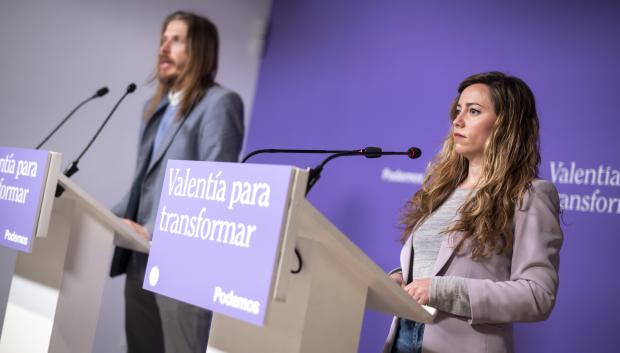 Pablo Fernández y María Teresa Pérez, este lunes en la sede de Podemos