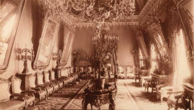 Salón de los espejos, fotografía del archivo familiar