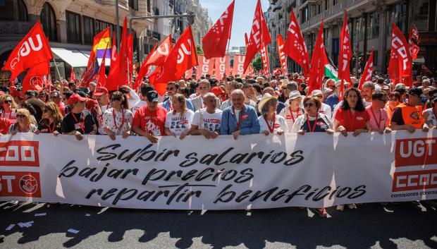 Cabecera de la marcha por el Día Internacional de los Trabajadores en el Círculo de Bellas Artes