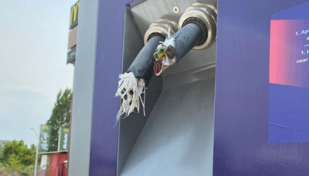 Muchos cargadores terminan vandalizados antes de ponerlos en funcionamiento
