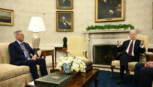 El presidente Joe Biden recibió en la Casa Blanca al presidente de la Cámara de Representantes, el republicano Kevin McCarthy