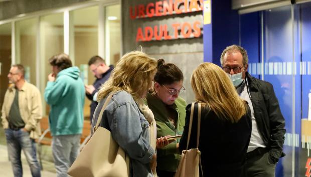 La Policía Nacional ha desplegado un operativo por un aviso de bomba recibido en el Hospital Universitario Central de Asturias (HUCA). Tras el aviso recibido a última hora de la noche de este miércoles, se está aplicando el protocolo previsto por las Fuerzas y Cuerpos de Seguridad del Estado en el que están colaborando profesionales del centro hospitalario. EFE/J.L.Cereijido