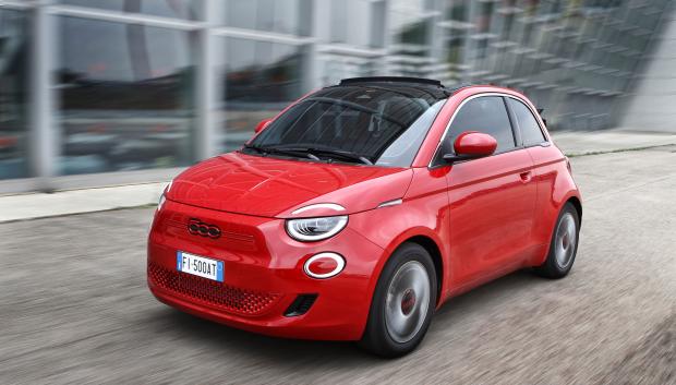 Fiat 500e acabado RED, un eléctrico completo y muy equilibrado