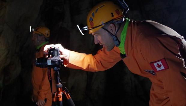 Hansen, durante su preparación en una cueva de Cerdeña en 2013