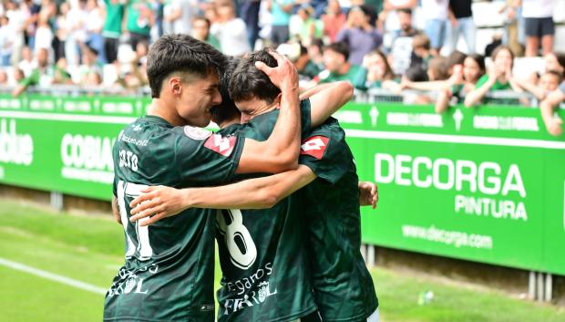 El Racing de Ferrol acaricia el ascenso a Segunda División por encima del Dépor