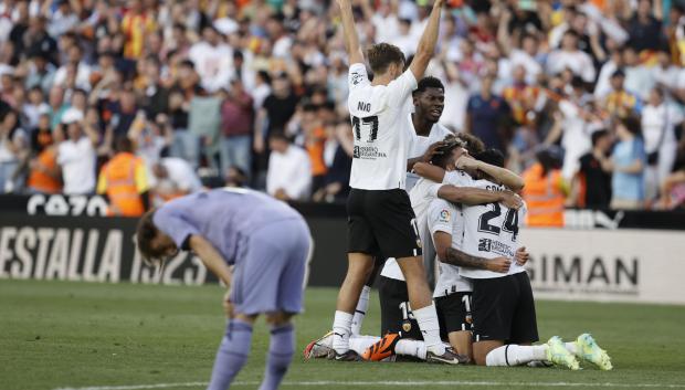 El Valencia ha ganado al Real Madrid y firma prácticamente la salvación