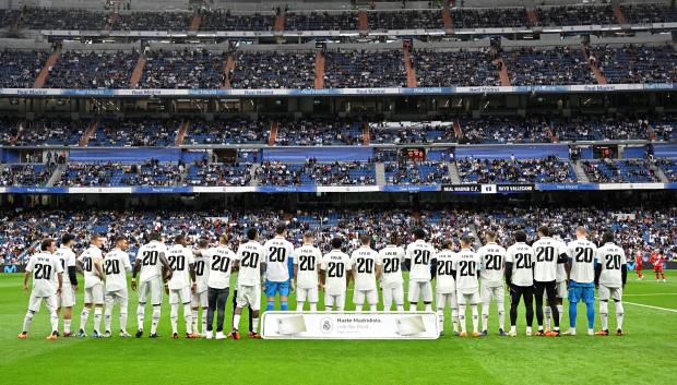 Todos los jugadores del Real Madrid, titulares y suplentes, han salido con la camiseta de Vinicius
