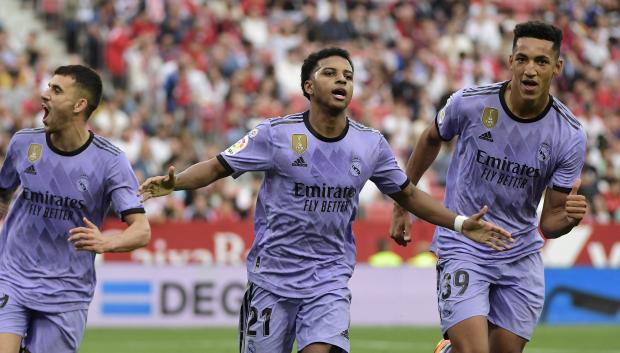 Rodrygo marcó los dos goles del Real Madrid en el Sánchez Pizjuán