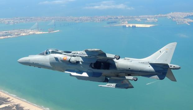 Un caza Harrier de la Armada española