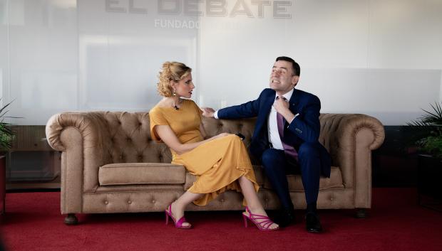 Iria Arez y Xoán Carlos interpretando la escena de 'El Flotador'