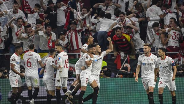 La celebración del gol del Sevilla que supuso el empate 1-1 en la final de la Europa League