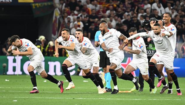 El momento en el que el Sevilla ganó la tanda de penaltis y triunfa en la Europa League