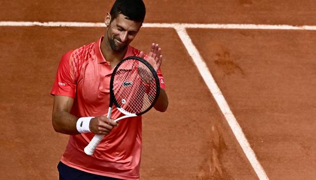 Novak Djokovic en el momento en el que aplaudió el puntazo de Alcaraz