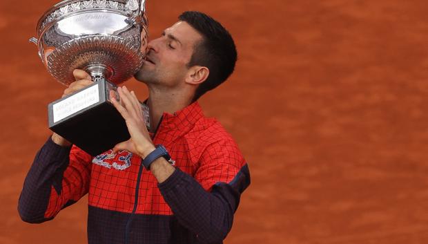 Novak Djokovic tiene ya 23 Grand Slam y con el Roland Garros ganado en este 2023 supera a Rafa Nadal, al que da el sorpasso en lo que se refiere a este ranking