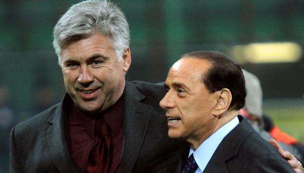 Silvio Berlusconi, junto a Carlo Ancelotti en su etapa en el Milan