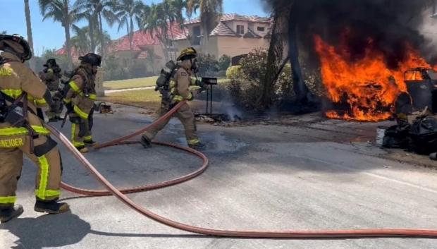 En Florida el huracán Ian dejó decenas de Tesla ardiendo