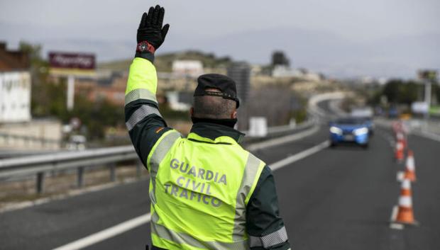 Los extranjeros deben pagar la multa en carretera si les paran