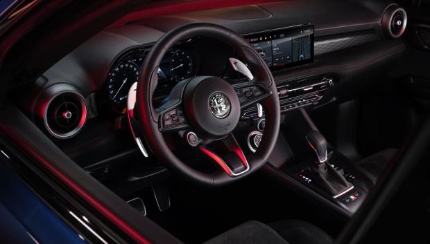 El interior del nuevo Alfa Tonale 2022 está inspirado en el mundo de la competición, según el fabricante italiano.