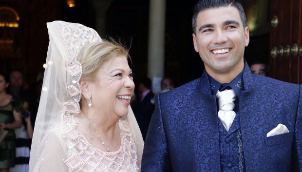 El futbolista José Antonio Reyes con su madre Mari Calderón