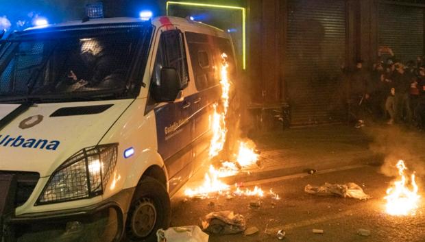 Disturbios y destrozos tras la manifestación en defensa de la libertad de Pablo Hasél convocada por los CDR