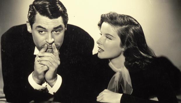 LOS ACTORES CARY GRANT Y KATHERINE HEPBURN EN LA PELICULA " HOLIDAY "