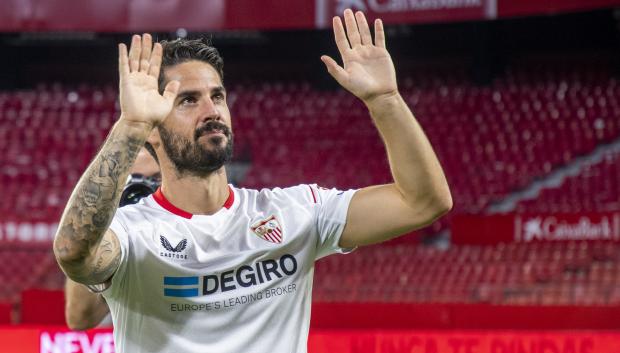 Isco rescindió con el Sevilla a finales de 2022 y, desde entonces, está libre. El Rayo Vallecano podría aprovechar su centenario para incorporar al malagueño