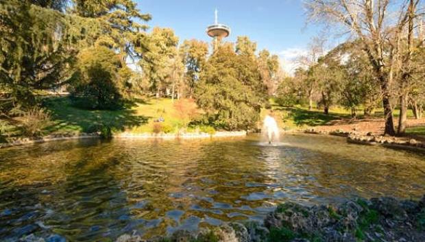 Vista del lago del Parque del Oeste