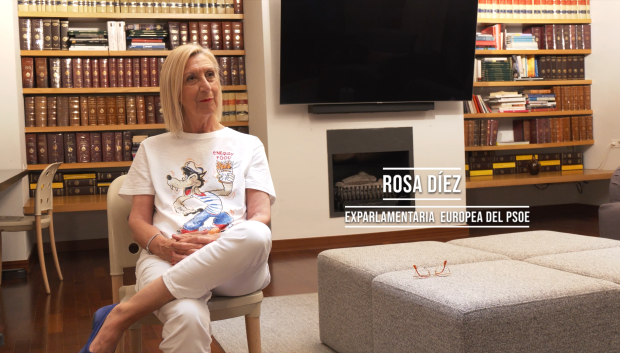 Fotograma de la entrevista de Rosa Díez en el documental