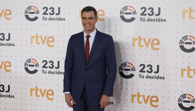 El presidente del Gobierno y candidato a la reelección por el PSOE, Pedro Sánchez, a su llegada al debate electoral celebrado