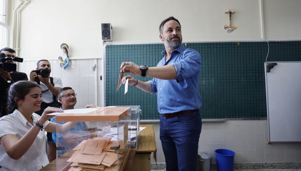 Santiago Abascal votando