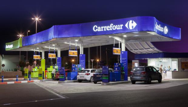 Las gasolineras low cost amplían su diferencial de precio
