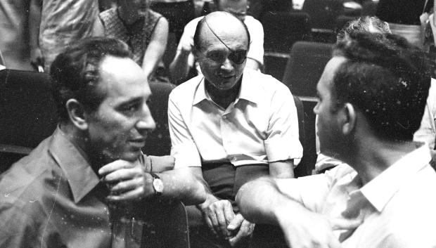 Simón Peres con Moshé Dayán, Israel 1969