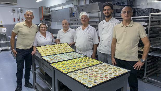 LISBOA, 31/07/2023.- El papa Francisco le ha puesto cara a la última creación gastronómica de Lisboa: unas galletas de mantequilla que ha lanzado la concurrida cafetería Balcão do Marquês con motivo de la Jornada Mundial de la Juventud (JMJ) y que sueña con que las pruebe el mismo pontífice. EFE/ Carlota Ciudad