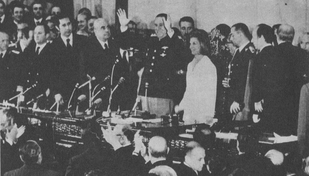 Juan Domingo Perón al asumir su tercera presidencia, luego de haber jurado ante la asamblea legislativa el 12 de octubre de 1973