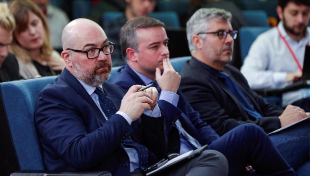 Miguel Ángel Marfull, director de Nacional de Moncloa, junto al que fuera director del Gabinete de la Presidencia, Iván Redondo, y el exsecretario de Estado de Comunicación, Miguel Ángel Oliver