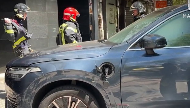 Los bomberos cortaron el cable de carga