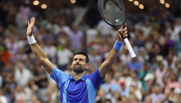 Djokovic festeja su triunfo en los octavos del US Open