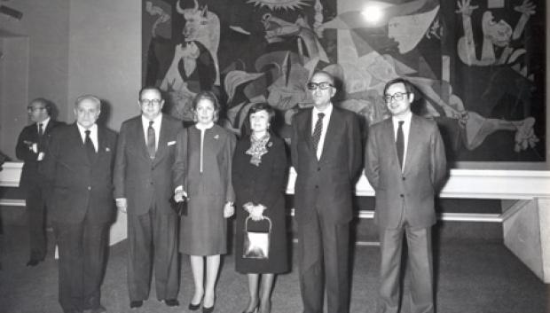 En la foto aparecen Iñigo Cavero, Leopoldo Calvo Sotelo y Javier Tusell