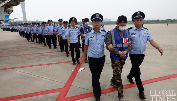 China repatría a 164 ciudadanos desde Laos para enjuiciarlos por fraude electrónico